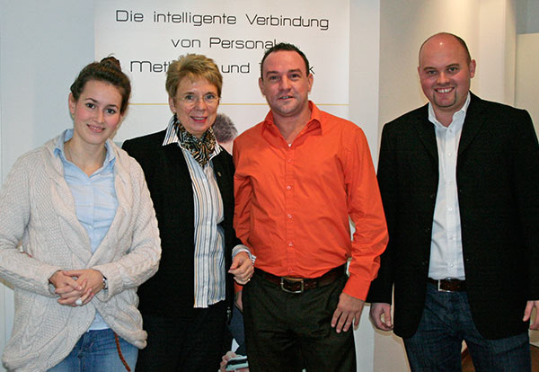 von links: Wirtschaftsförderin Annette Hilpert, Bürgermeisterin Cornelia Irmer, Adler Unternehmsberatung-Geschäftsführer Christian Opperskalski, APM-Geschäftsführer Michael Linke.
